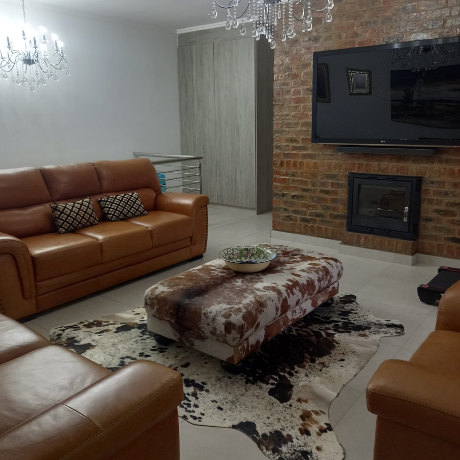 4 Bedroom Property for Sale in Menkenkop Western Cape